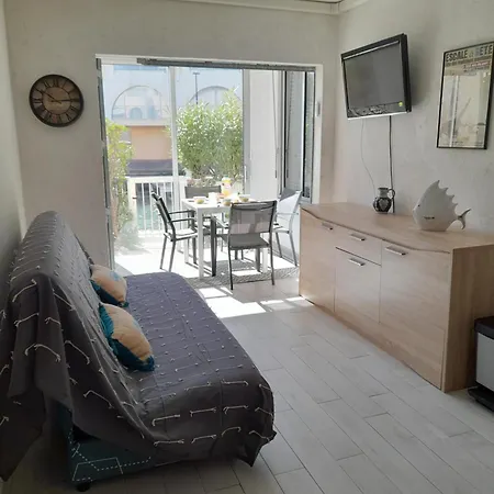 Climatise 200 M Parking Apartment