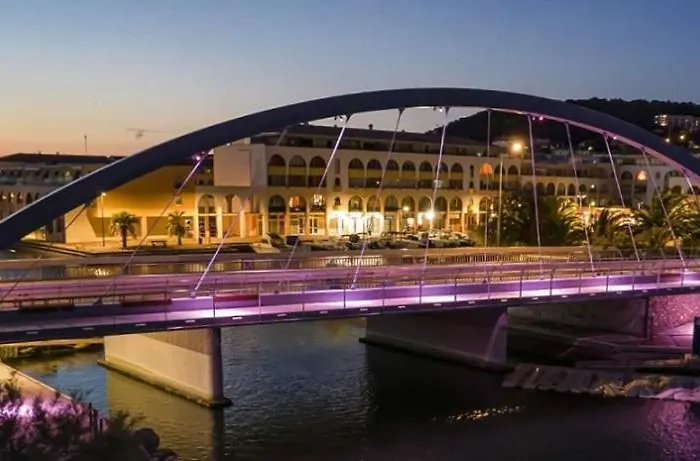 Climatise 200 M Parking *