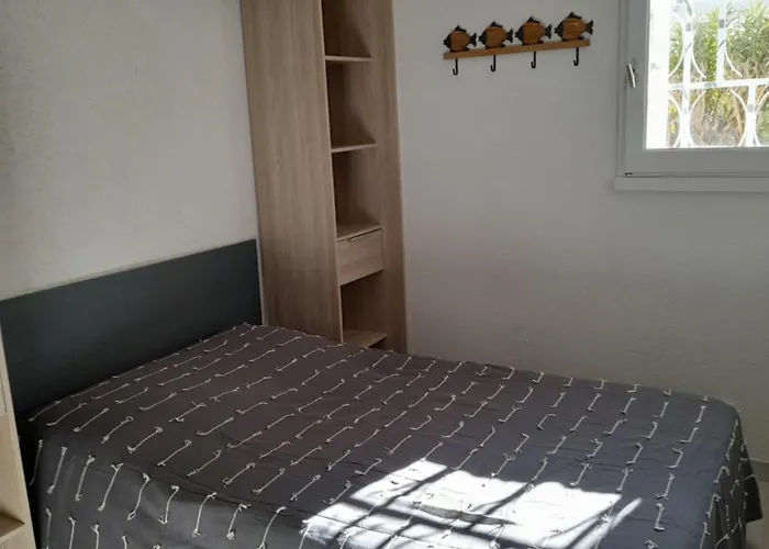 Climatise 200 M Parking * Sète